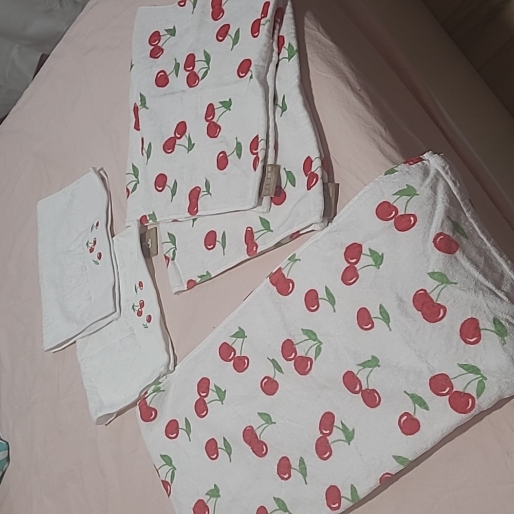 Cherry Patterned White Towel 5 piece Set
